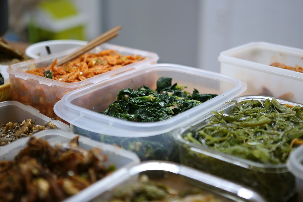 Colorful low-glycemic salad with vegetables and seeds